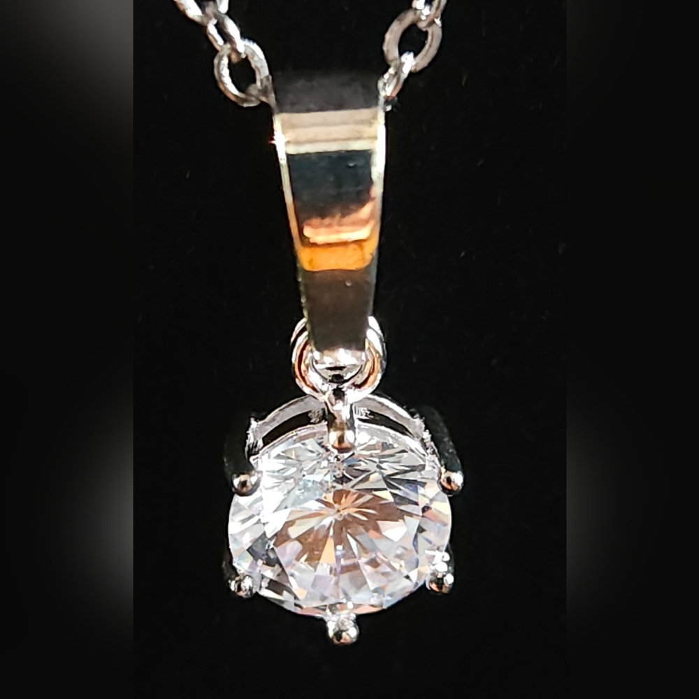 Beautiful cut crystal/silver necklace